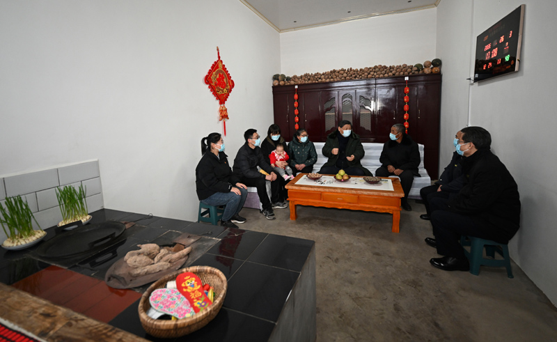 习近平春节前夕赴山西探望慰问下层干部群众 向天下各族人民致以优美的新春祝福 -  尊龙凯时