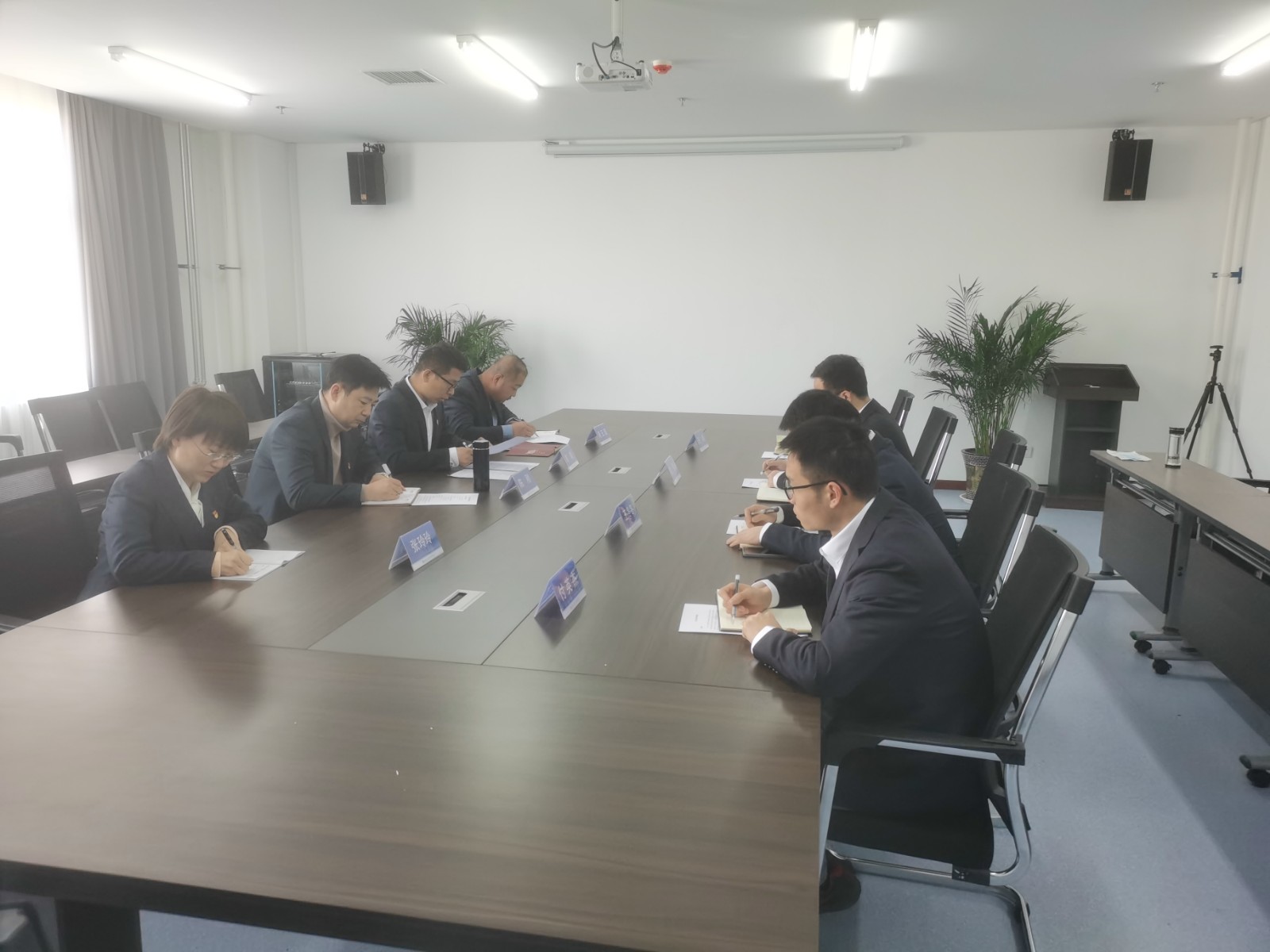铜川分公司各党支部组织开展党员大会 -  尊龙凯时