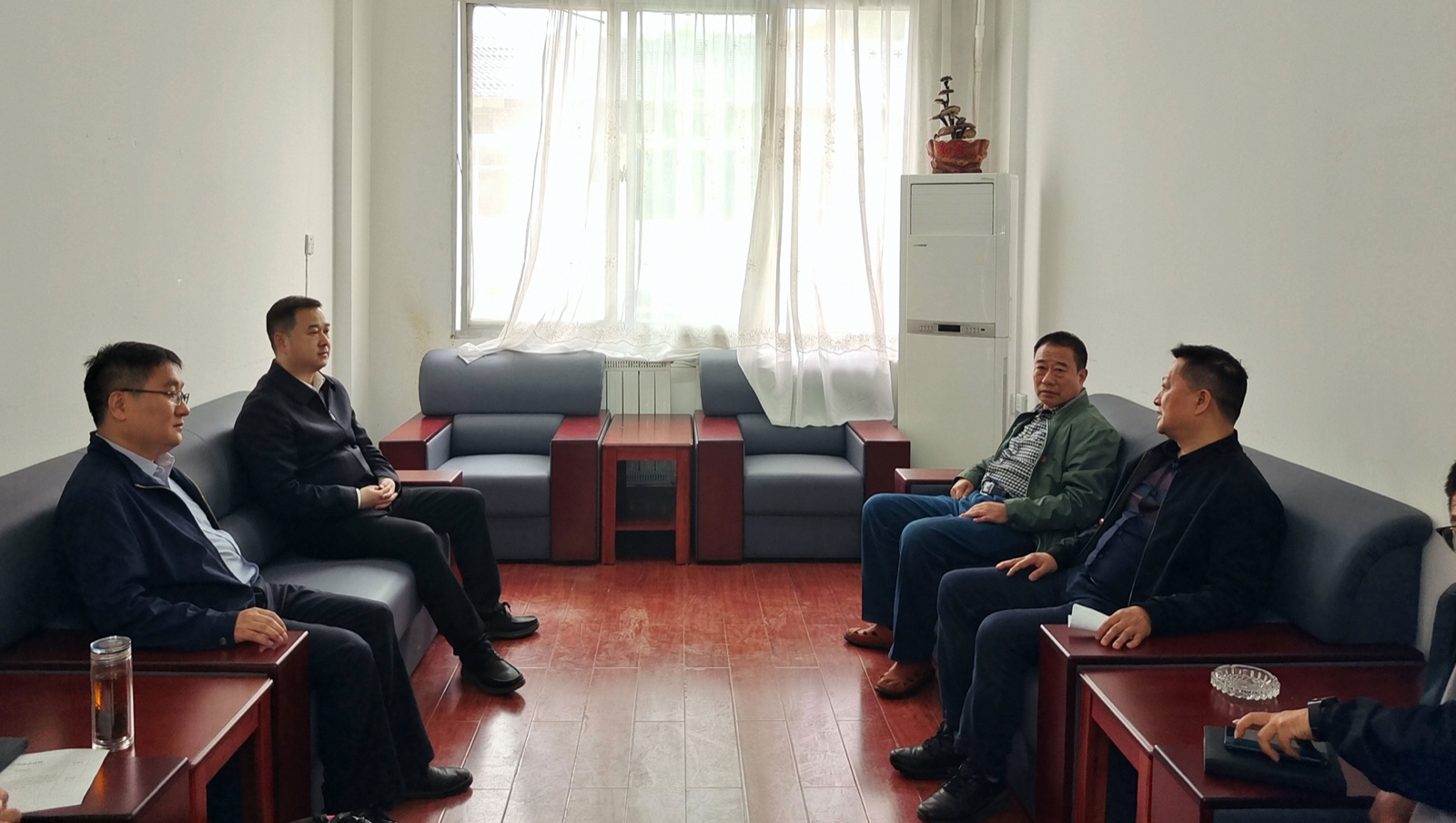 汉中分公司与留坝县政府举行避险安居搬家工程座谈会 -  尊龙凯时